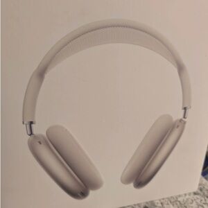 Apple AirPods Max Wireless Over-Ear Headphones Starlight with Smart Case, USB-C